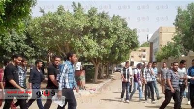 طلاب الثانوية العامة يجمعون توقيعات لإلغاء 