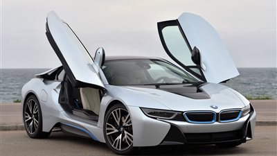 بالصور.. بي إم دبليو i8 سبايدر المكشوفة في ثوبها الجديد