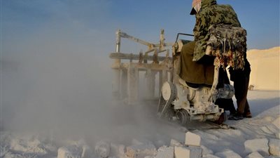 سائقو «محاجر أكتوبر» يحتجون على زيادة تعريفة الموازين على الطريق الحر