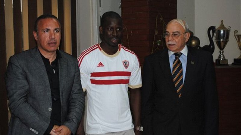 اللاعب دومنيك يتوسط