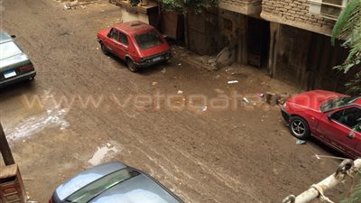 بالصور.. المناطق الشعبية بالقاهرة تغرق في البرك والطين بسبب الأمطار