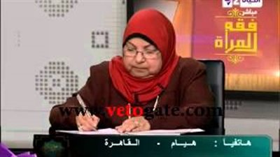 بالفيديو.. لفظ «خادش للحياء» من زوجة سفير سابق على الهواء