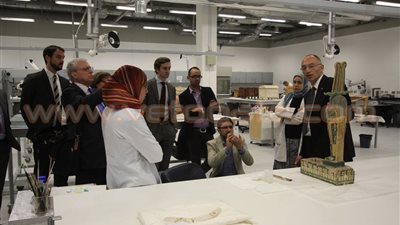 بالصور.. وفد الملحقين الثقافيين بالاتحاد الأوربي يزور المتحف الكبير