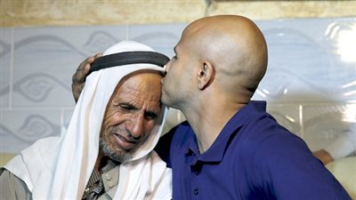 صحفي إسرائيلي يكشف رغبة «مرسي» في إطلاق سراح «ترابين» بصفقة سرية