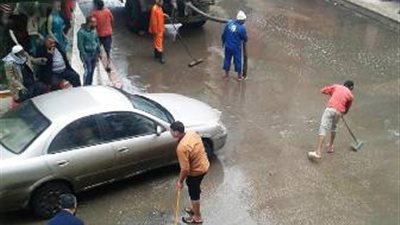 سيارات «الكسح» تسحب «مياه الأمطار» من الشوارع والميادين ببني سويف