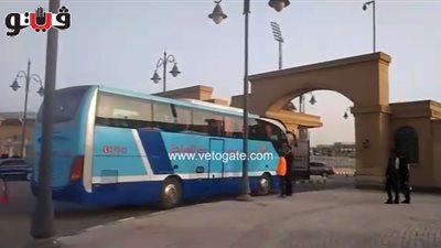 وصول لاعبي بيراميدز والمقاولون إلى استاد الدفاع الجوي (فيديو)