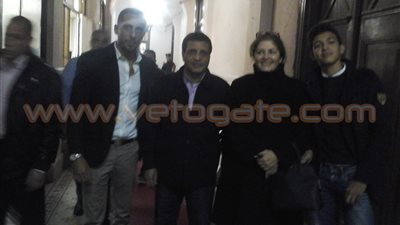 بالصور.. إخلاء سبيل فاروق جعفر بعد إلغاء الحكم بحبسه 3 سنوات