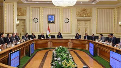 رئيس الوزراء يناقش برامج تحفيز صادرات الأثاث والعقارات