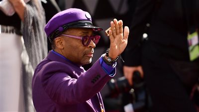 لورا هارير وسبايك لي يصلان للسجادة الحمراء بحفل الأوسكار 2019 (صور)