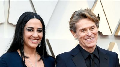 ويليام دافو وآدم لامبرت يتألقان بشكل جذاب في حفل الأوسكار (صور)