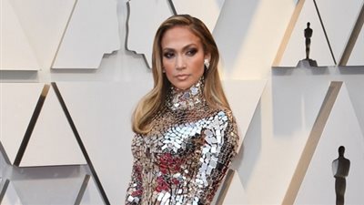 جينفر لوبيز بإطلالة محتشمة على غير العادة في حفل الأوسكار (صور)