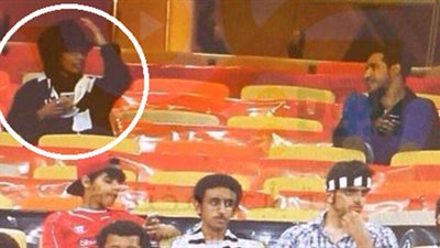 بالفيديو.. فتاة تحضر مباراة في الدوري السعودي بزي رجالي