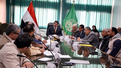 محافظ القليوبية يبحث تطبيق منظومة جديدة للنقل الجماعي