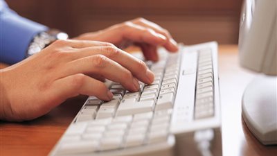 دراسة تكشف قلق المصريين حيال التعبير عن آرائهم بحرية عبر الإنترنت