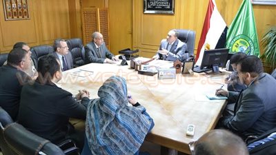 بالصور.. محافظ الإسماعيلية يدرس إنشاء جامعة خاصة بفايد