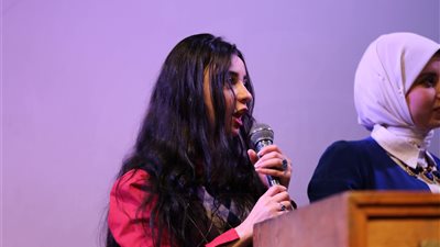 «عيادة العربية» تناقش تعقيد اللغة بساقية الصاوي (صور)