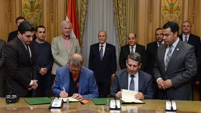 «الإنتاج الحربي» تبحث إنشاء شركة مسئولة عن تصنيع بديل الرخام بمصر