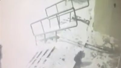 لحظة انتحار شرطي روسي من الطابق الـ 12 (فيديو)