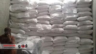 بالصور.. ضبط صاحب مركز تعبئة سكر بحوزته 26 طنا ناقص الوزن بسوهاج