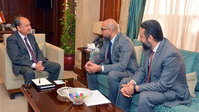 وزير الصناعة: حريصون على توفير الإمكانات لجذب رءوس الأموال العالمية