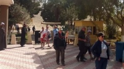 وفدان سياحيان من ألمانيا وإنجلترا يزوران المناطق الأثرية بالمنيا