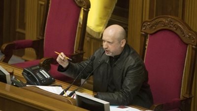 الرئيس الأوكراني المؤقت: الجيش في حالة استنفار تام لمواجة أي هجوم روسي