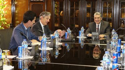 وزير الكهرباء: مصر تتمتع بثراء واضح في مصادر الطاقات المتجددة