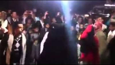 بالفيديو.. أول تسجيل لـ«وصلة رقص» مختلطة بين الفتيات والشباب في اليمن