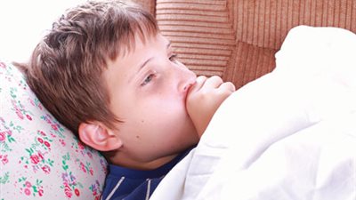 «السعال الديكي» خطر جديد يهدد الطلاب.. اشتباه في إصابة 25 طالبا بمدرسة أبو بكر الصديق في الشرقية.. ينتقل من خلال العطس أو التواجد في محيط الشخص المصاب.. ويسبب الجفاف وارتفاع درجة الحرارة