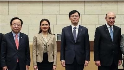 تفاصيل منتدى الأعمال المصري الكوري.. الاتفاق على ضخ استثمارات جديدة في مصر بمجالات صناعة السيارات والسفن.. سامسونج: إنشاء خطوط جديدة لإنتاج الأجهزة.. وهيونداي: توفير قطارات خط المترو الثالث (فيديو)