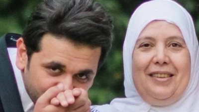 مصطفى خاطر يتلقى عزاء والدته بمسجد الشرطة.. اليوم