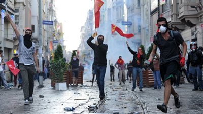 كاتب تركى: وسائل الإعلام التركية التى تدعى الحيادية كشفت عن وجهها خلال الأزمة