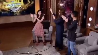 محمد رمضان يحرج انتصار بعد هجومها عليه (فيديو)