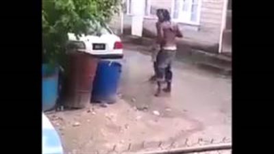 بالفيديو.. شاب ينهي مشادة كلامية بضربة قاضية