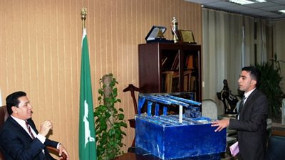 محافظ الشرقية يلتقي بمخترع جهاز لتأقلم المحاصيل الزراعية مع المناخ