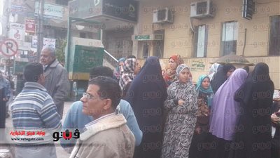 بالصور.. غضب المواطنين بسبب إضراب موظفي البريد بـ