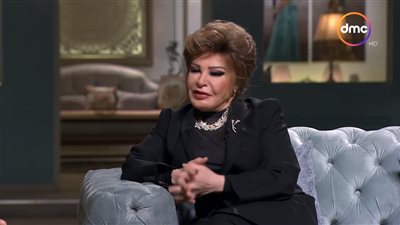 صفية العمري تروي سر عمل مكياجها لنفسها (فيديو)