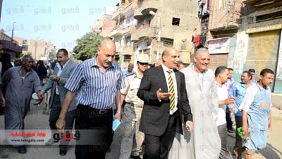 بالصور.. محافظ الفيوم يتفقد أحياء المدينة