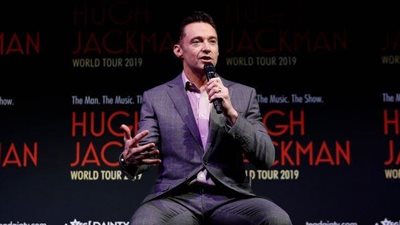 هيو جاكمان يروج لجولته الغنائية في أستراليا (صور)