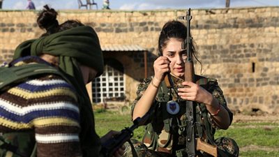 بالصور.. قصص مأسوية لجميلات على جبهات القتال ضد الإهارب