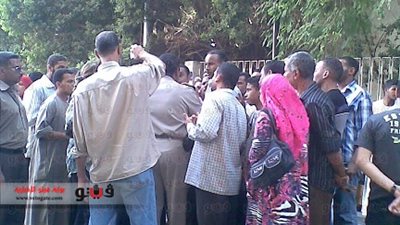 بالصور.. العاملون بصحة قنا يهددون بالتصعيد والإضراب الكلي عن العمل