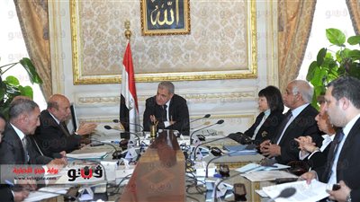 بالصور.. محلب يناقش تطوير منظومة النظافة