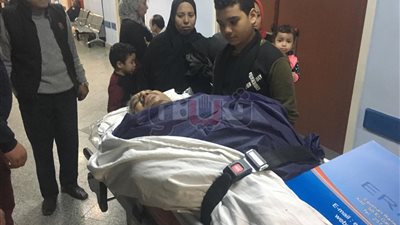 نقل آخر مصاب بحادث قطار محطة مصر من دار الشفاء إلى معهد ناصر (فيديو)