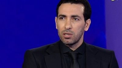 أبو تريكة يظهر بالأسود في ستوديو تحليل مباراة الكلاسيكو