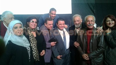 بالصور.. «القومي للمسرح» يكرم الفنان التشكيلي زوسر مرزوق