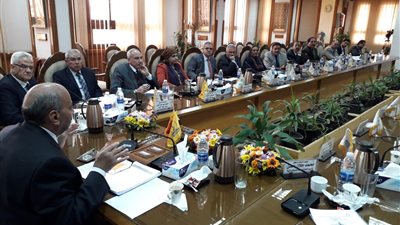 مكافأة 500 جنيه لأعضاء هيئة التدريس والعاملين بجامعة المنيا (صور)