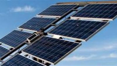 فريق بالجامعة الأمريكية يصمم قضبانا منخفضة التكلفة لاستغلال الطاقة الشمسية