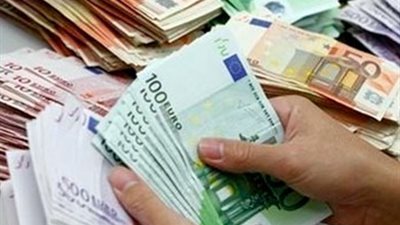 ارتفاع اليورو والإسترليني واستقرار الدولار أمام الجنيه