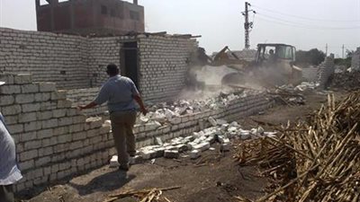 إزالة 15 حالة تعد على الأراضي الزراعية بقرى الشرقية