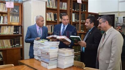 رئيس جامعة سوهاج يفتتح مكتبة التراث والرسائل العلمية بكلية الآثار